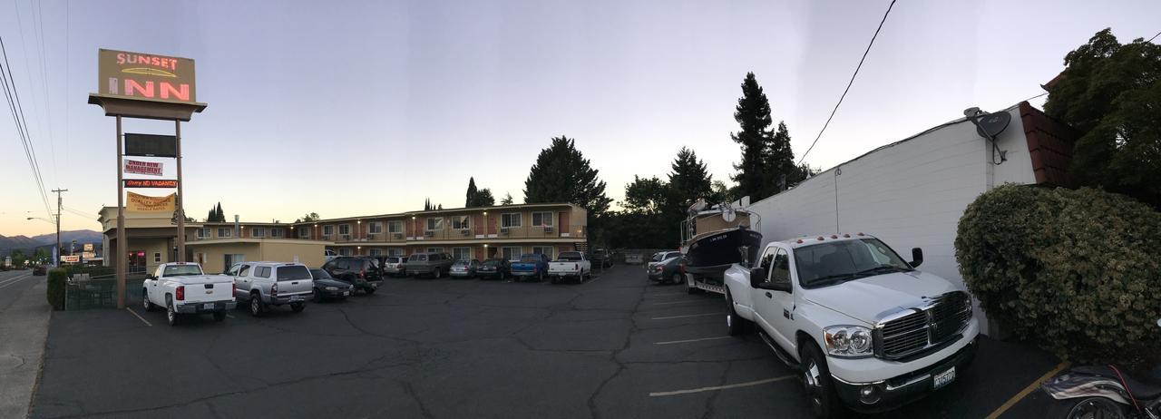 Sunset Inn Грантс Пас Екстериор снимка