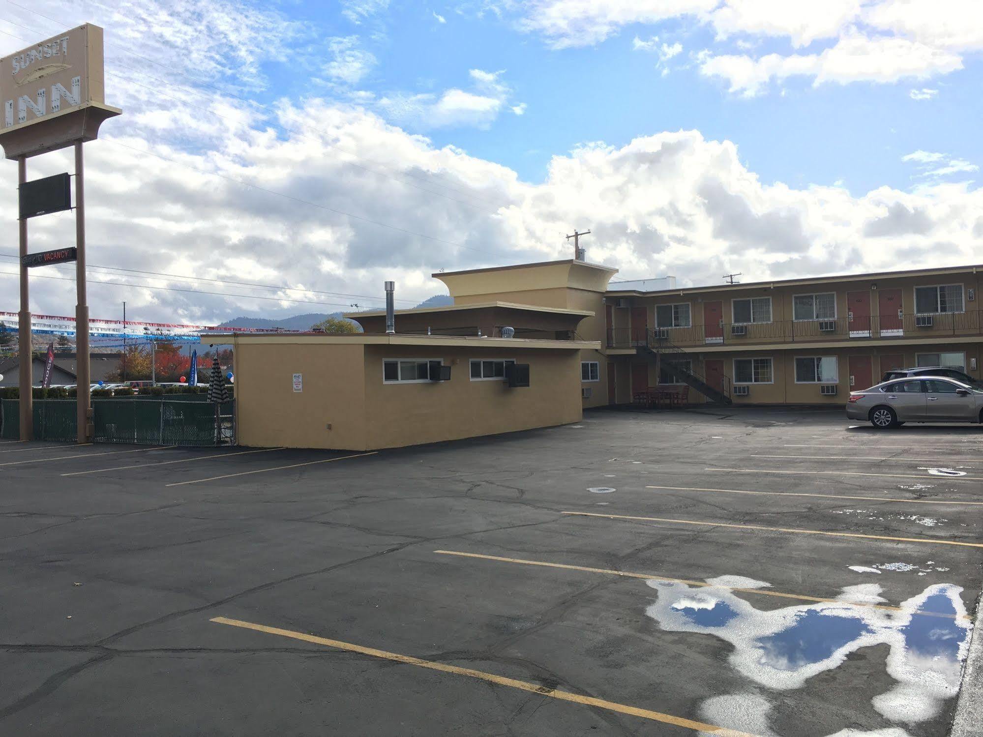 Sunset Inn Грантс Пас Екстериор снимка